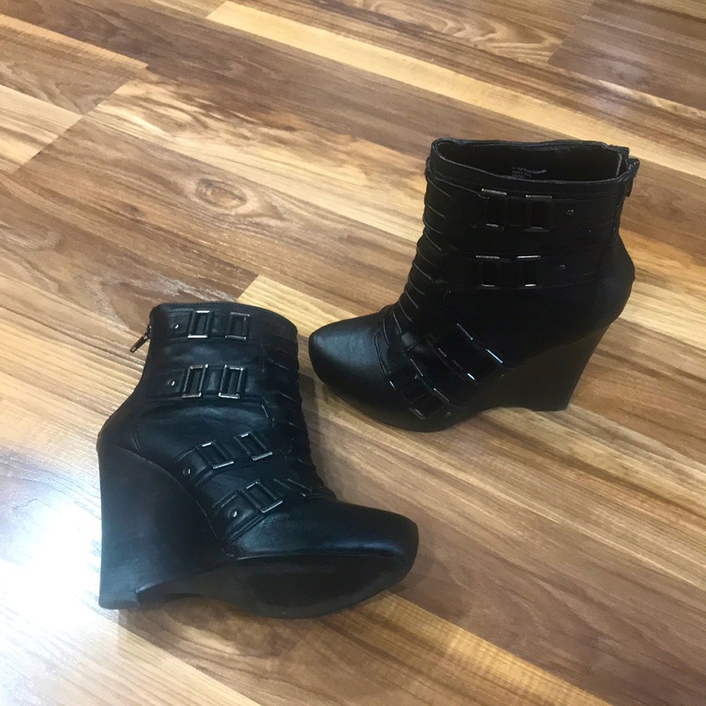 CARLOS SANTANA ANKLE BOOTS - Size 6